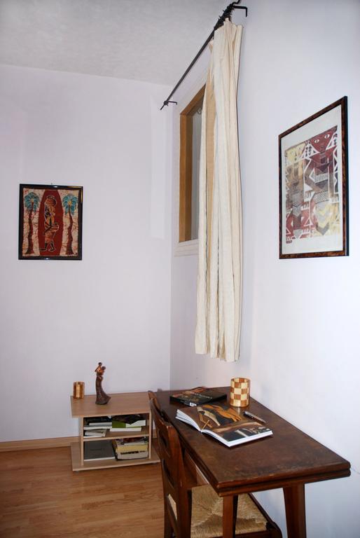 Apartment Nei Colori Apartment At 2 Stops From Colosseum