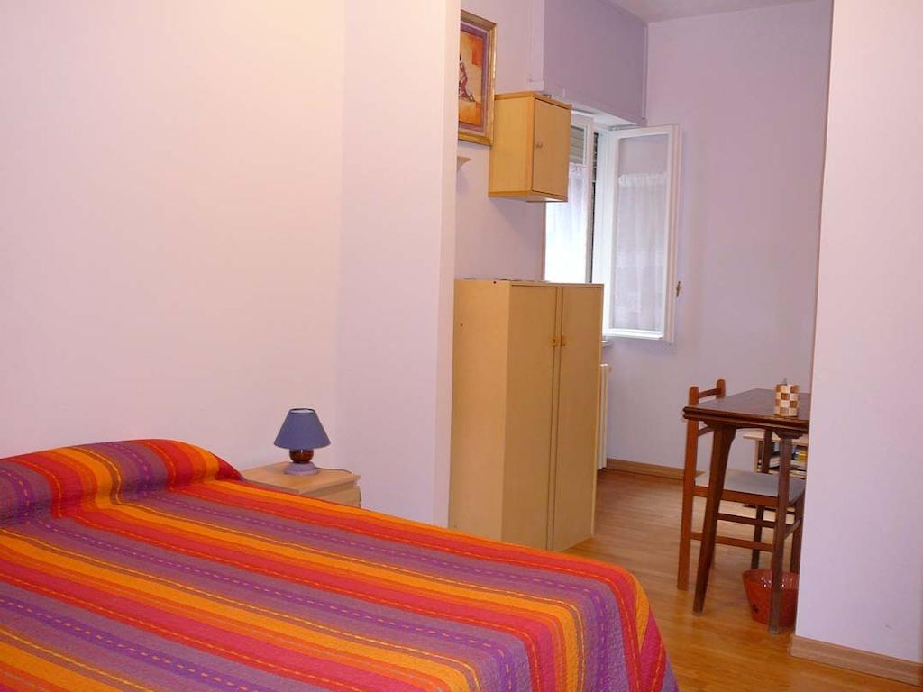 Nei Colori Apartment At 2 Stops From Colosseum Rome
