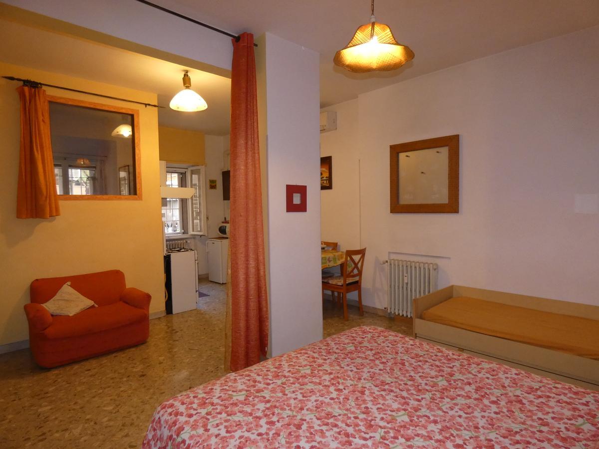 Apartment Nei Colori Apartment At 2 Stops From Colosseum