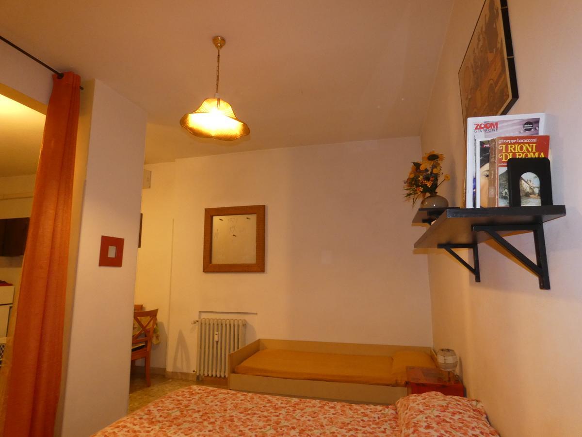 Apartment Nei Colori Apartment At 2 Stops From Colosseum Rome