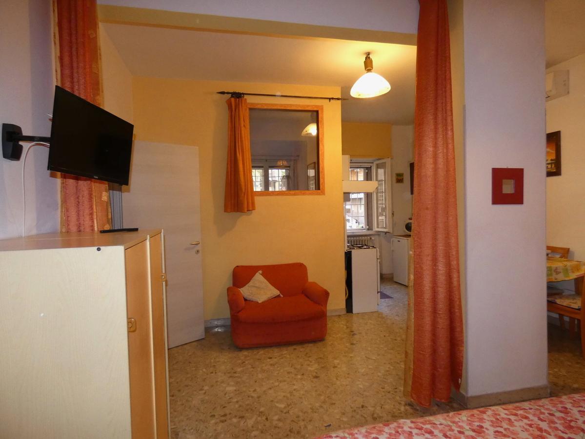 Nei Colori Apartment At 2 Stops From Colosseum Apartment Rome